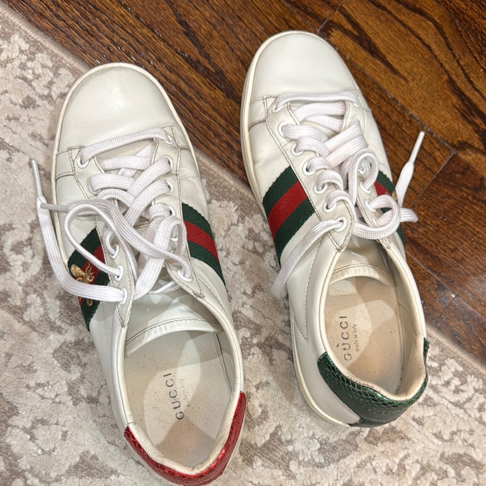 Gucci women White Sneakers with Green and Red Stripes